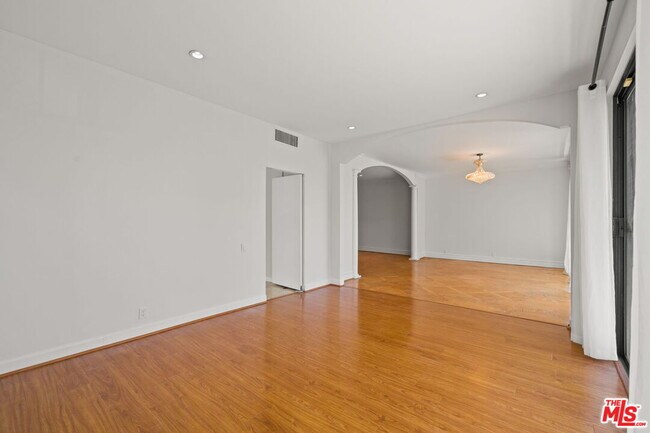 Building Photo - 1210 Kings Rd