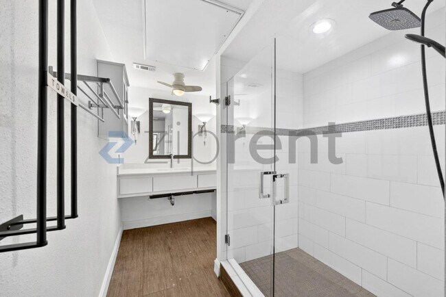 Building Photo - 4040 Avondale Ave