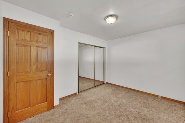 Building Photo - 9325 Quail Hollow Cir