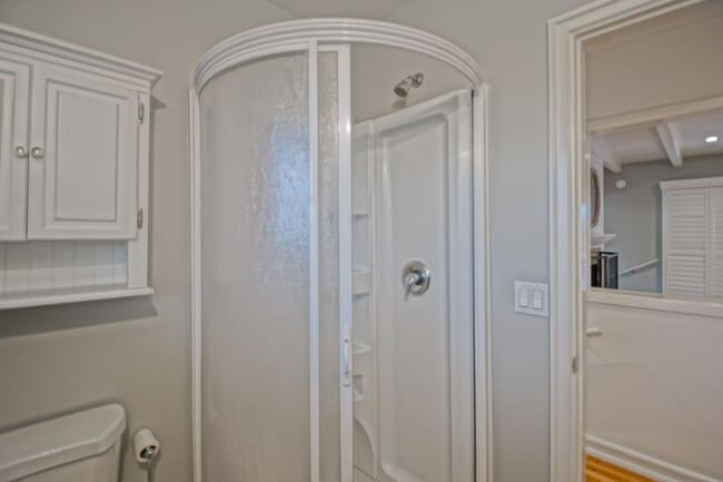 Building Photo - BEAUTIFULLY REMODELED, BRIGHT & AIRY HILLS...