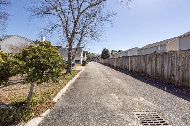 Building Photo - 3 Bedroom 3 Bath Single Family Home in Bridges of Summerville - Summerville