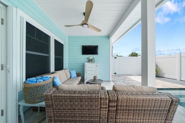 Building Photo - 121 Christmas Tree Ln