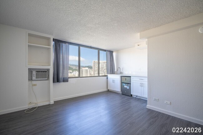 Building Photo - Studio in Hawaiian Monarch