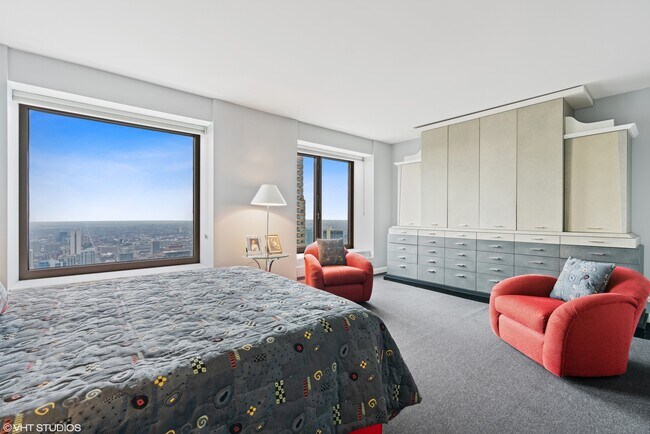 Building Photo - 161 E Chicago Ave