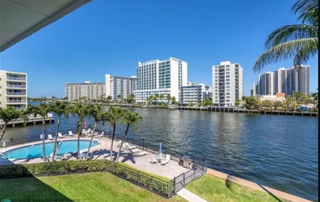 Building Photo - Charming 1-Bedroom Apartment Near Intracoa...