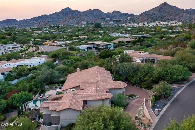 Building Photo - 6050 N Paradise View Dr