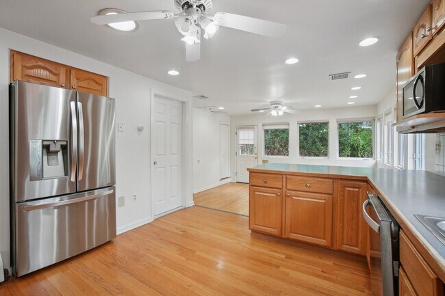 Building Photo - 34 Lewis Dr