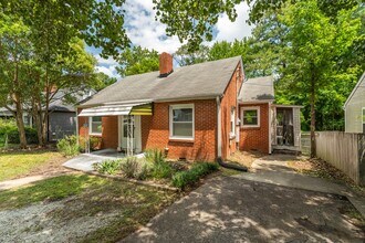 Building Photo - Perfect Location! 2 Bed, 1 Bath Home with Bonus Upstairs Space