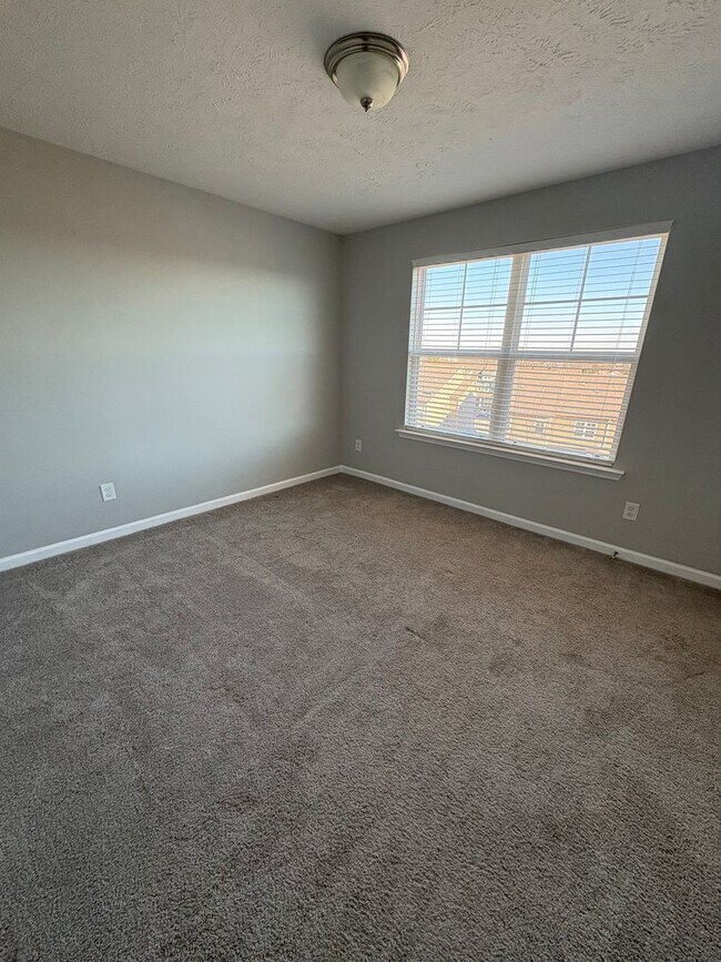 Building Photo - 2 Bedroom Townhome in Antioch