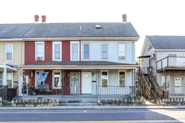 Primary Photo - 302 S Front St