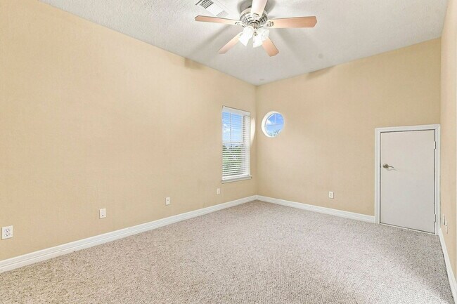 Building Photo - 1726 Parklake Village Dr