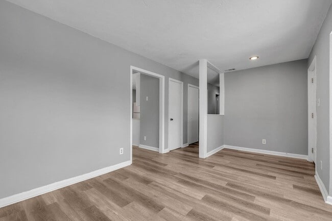 Building Photo - 27 Sierra Rd