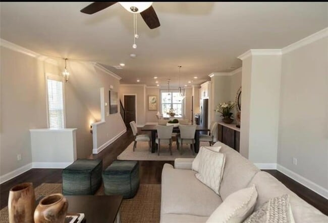 Building Photo - 4400 Sims Park Pl.