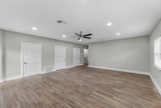 Building Photo - 8219 Wateka Cir