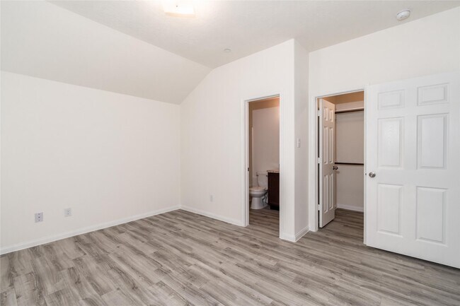 Building Photo - 3914 Calgary Cir