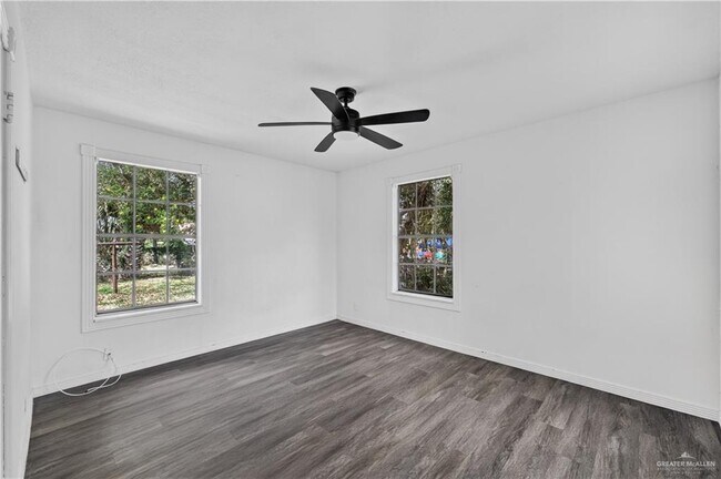 Building Photo - 20 Quince Ave