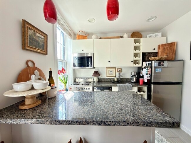 Building Photo - 62 Melrose St