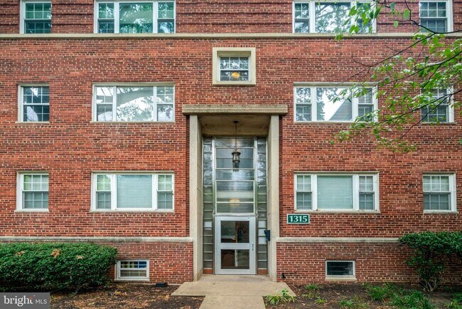 Building Photo - 1315 N Ode St
