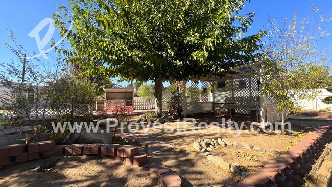 Building Photo - 3 Bed, 2 Bath Hesperia Home!!!