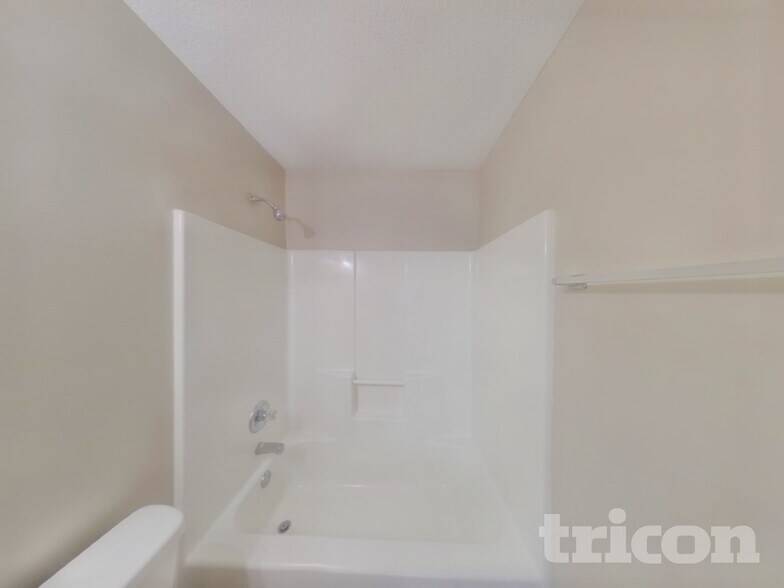 Building Photo - 562 Chisolm Way
