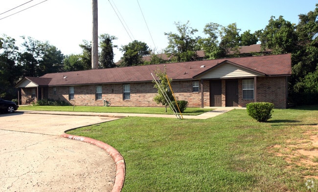 Primary Photo - Brookhaven Apartments