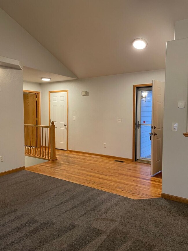 Building Photo - Spacious 4-Bedroom / 3-Bath Single Family Home in Windsor!