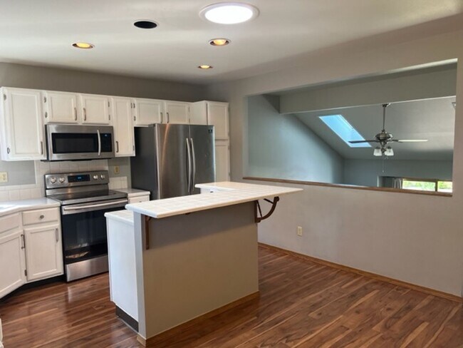 Building Photo - 3 Bedroom, 2.5 Bath Beautiful Ranch Style Home with 3 Car Attached Garage in West Fort Collins, CO