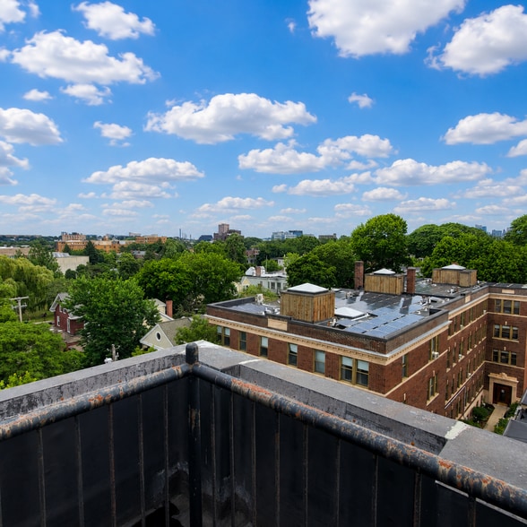 Roof Deck! - 45 Trowbridge St