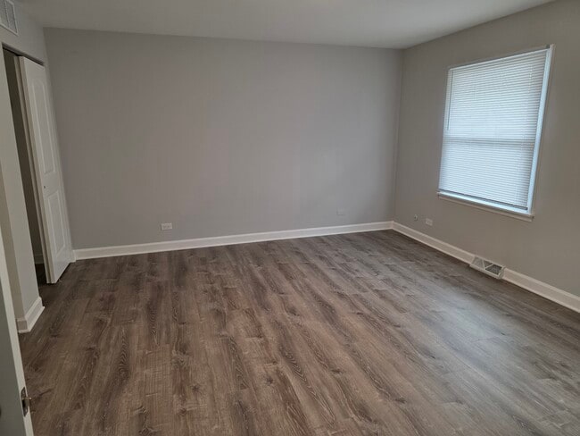 Building Photo - 336 Lilac Ln