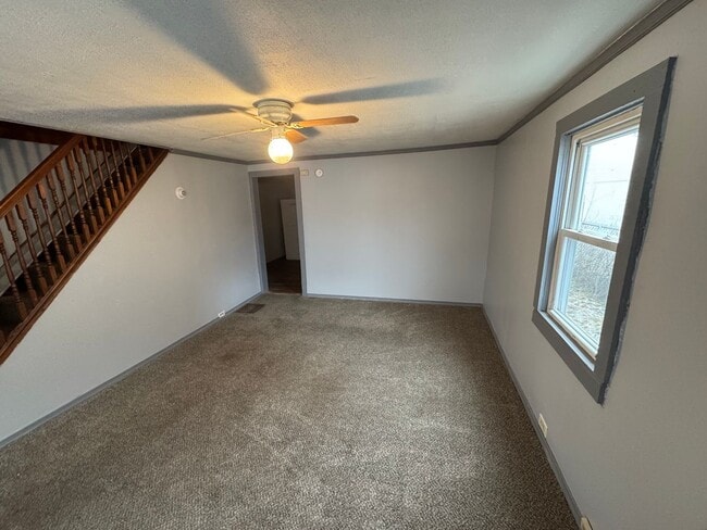 Building Photo - 2 bed 1 bath