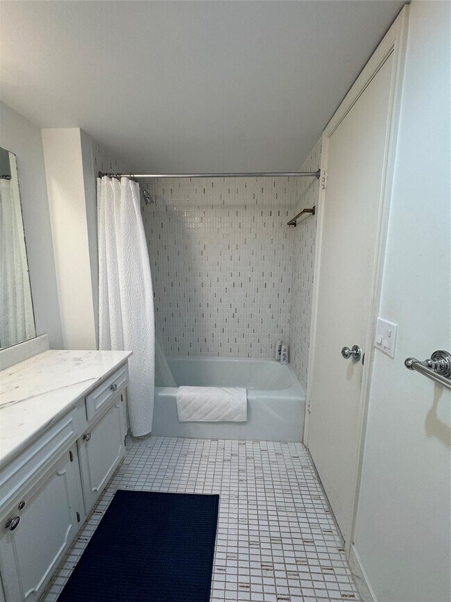 Building Photo - 5200 N Ocean Blvd