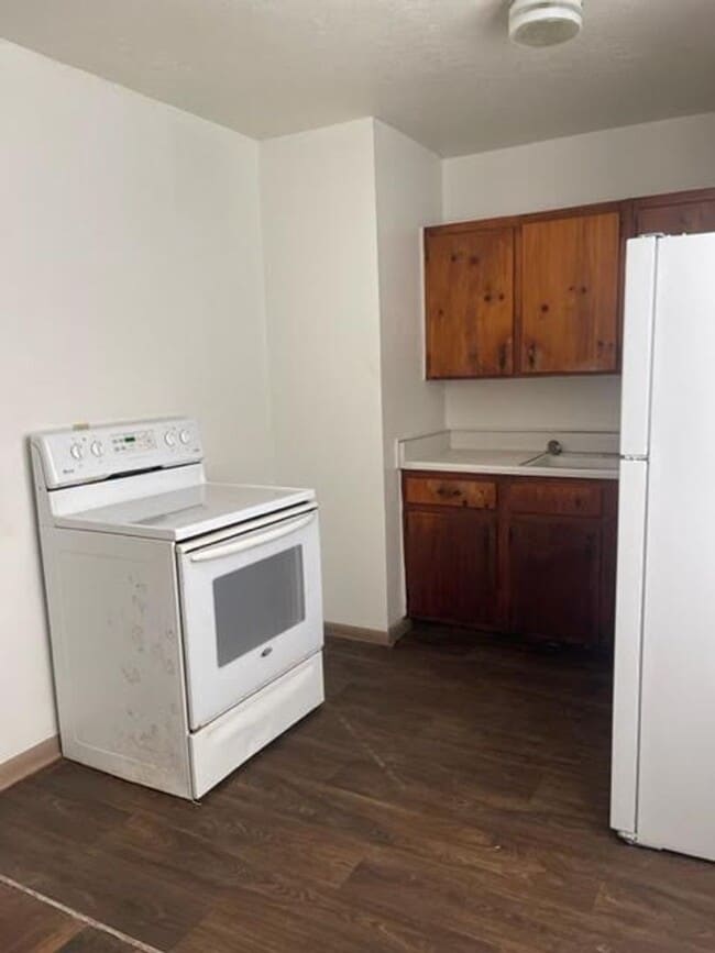 Building Photo - 334 Williams St