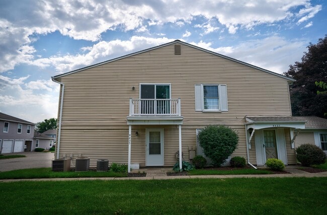 Primary Photo - 9435 N Parkwood Dr