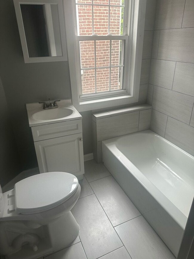 Building Photo - Fully Renovated Single Family House