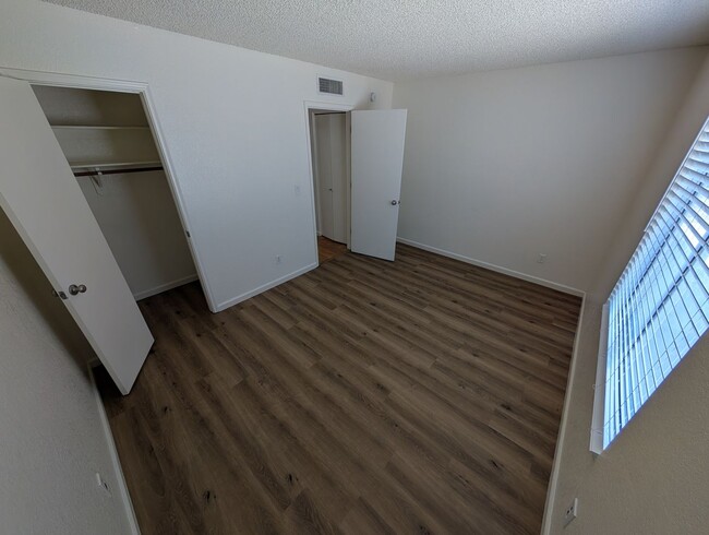 Building Photo - 1430 N Leawood Pl