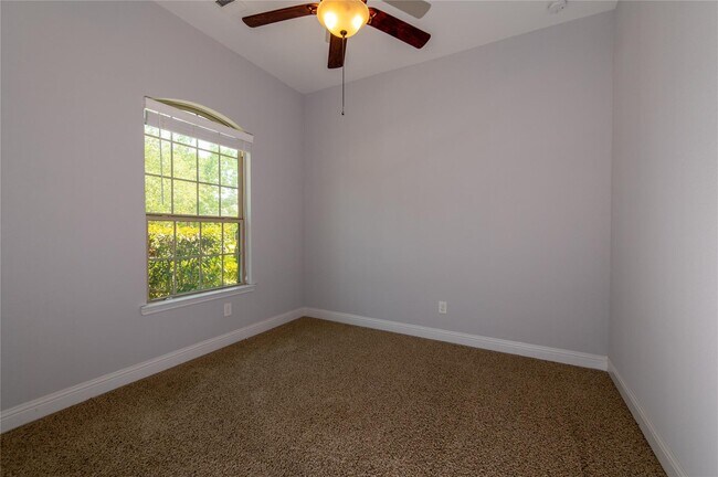 Building Photo - 7 Whispering Thicket Pl