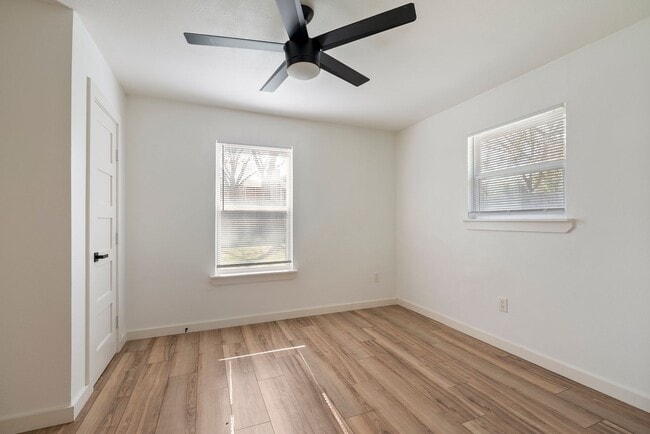 Building Photo - Beautifully Renovated Multi-Generational Concept Build!