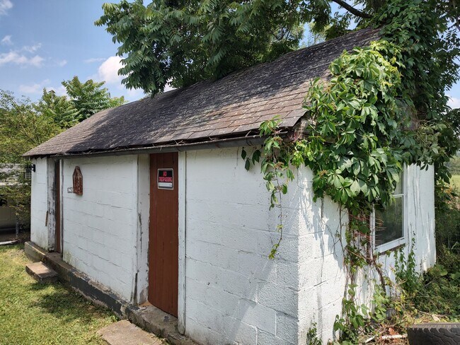 Barn - 4011 Bandy Rd