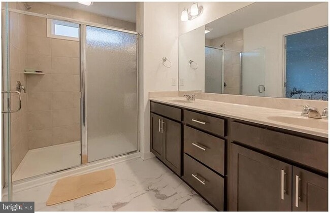 Building Photo - 5019 Forsythia Pl