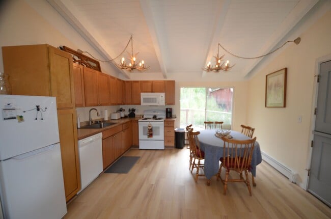 Building Photo - Peak 7 Home! Great Deck and Views! 9 month...