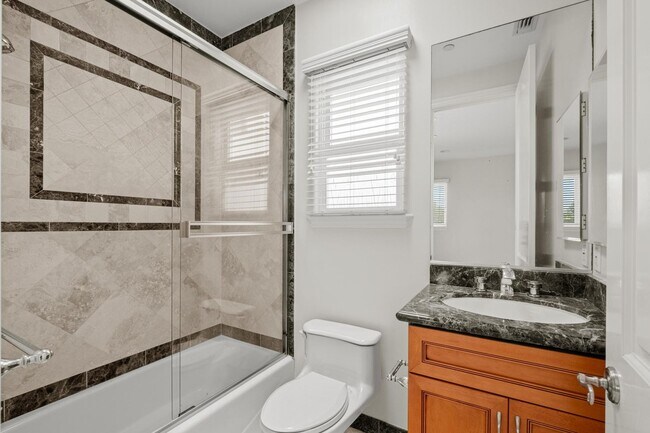 Building Photo - Stunning 4 bed, 4.5 bath home located on a quiet and highly desirable street in Redondo Beach