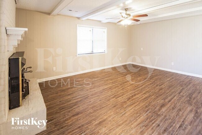 Building Photo - 111 Boone Dr