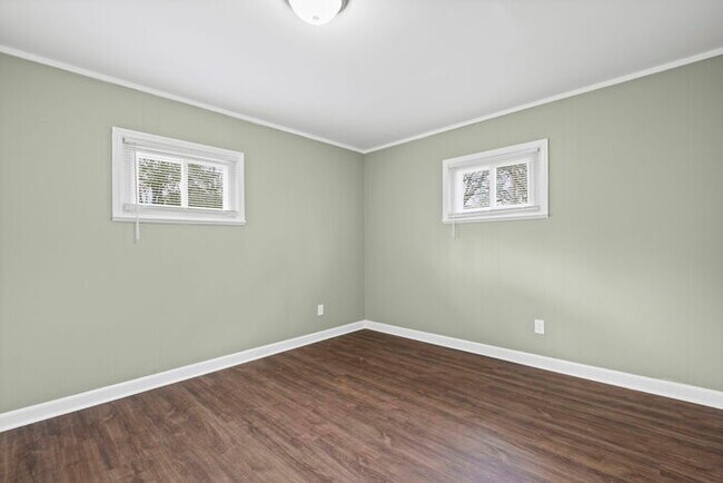 Building Photo - 4 Bedroom In Colonial Acres