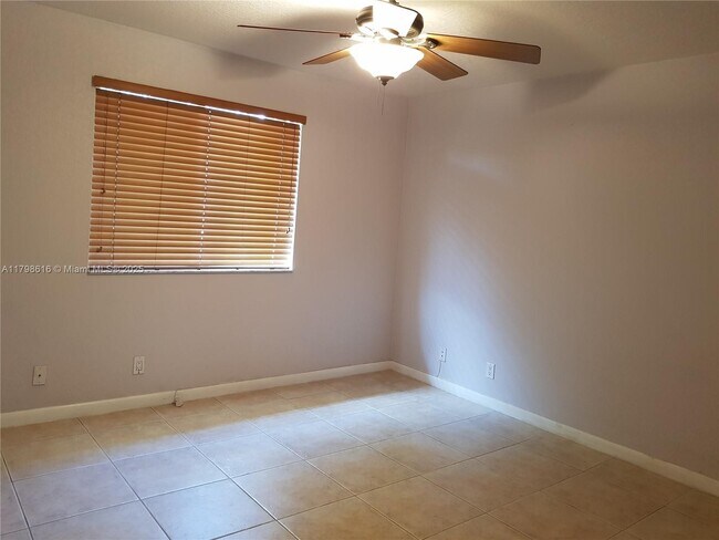Building Photo - 509 Gardens Dr