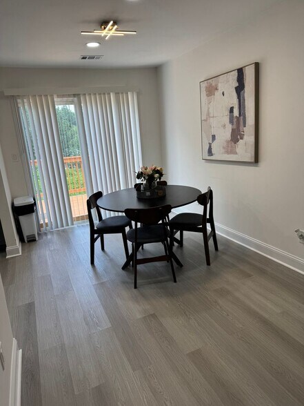 Building Photo - 3475 Meadowlane Pl SW