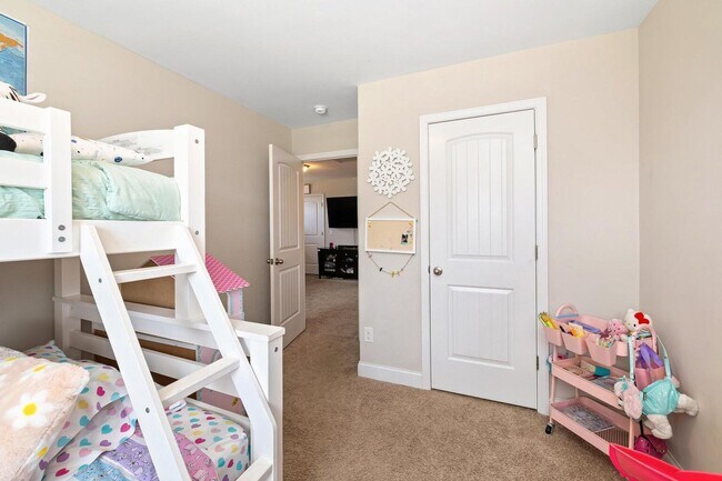 Building Photo - 575 Curlew Cir