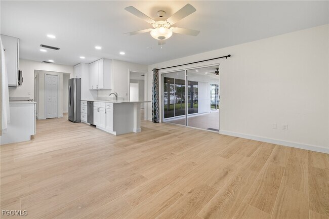 Building Photo - 5320 Coronado Pkwy