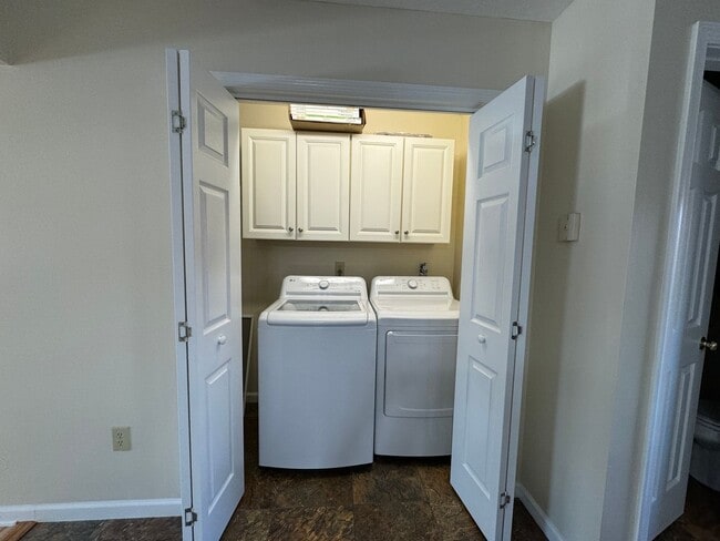 Building Photo - Immaculate Stonewall Heights Townhome!
