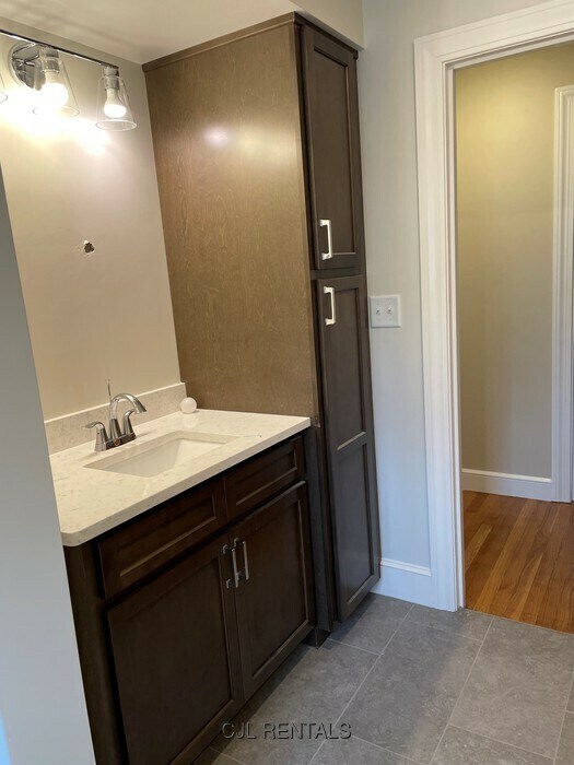 Building Photo - 144 Summer St