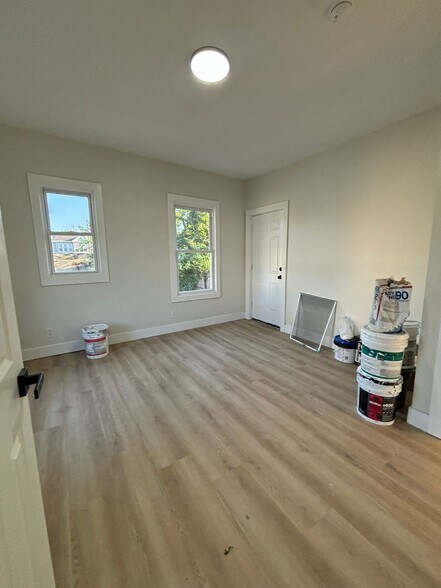 Building Photo - 49 Rosehill Pl